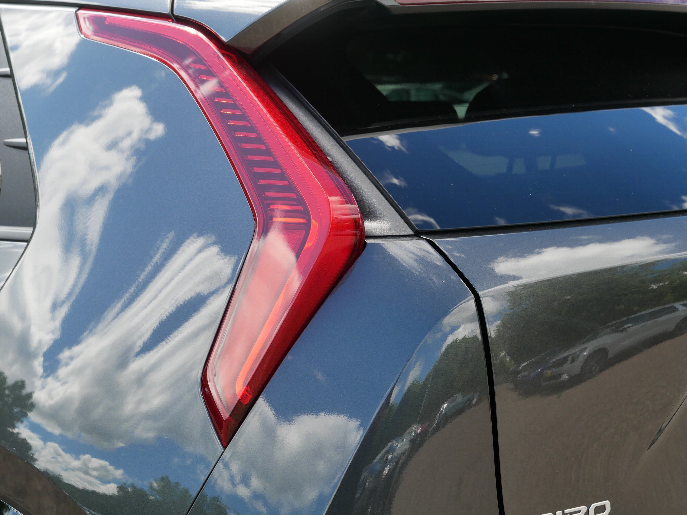 Used 2024 Graphite Gray Kia Wind image 17