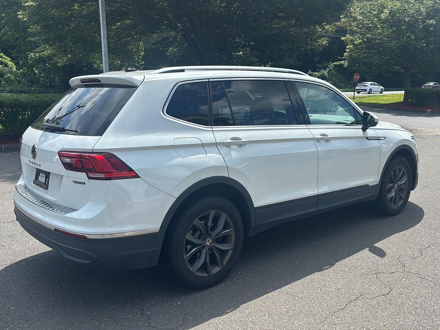 Used 2022 Pure White Volkswagen SE image 6