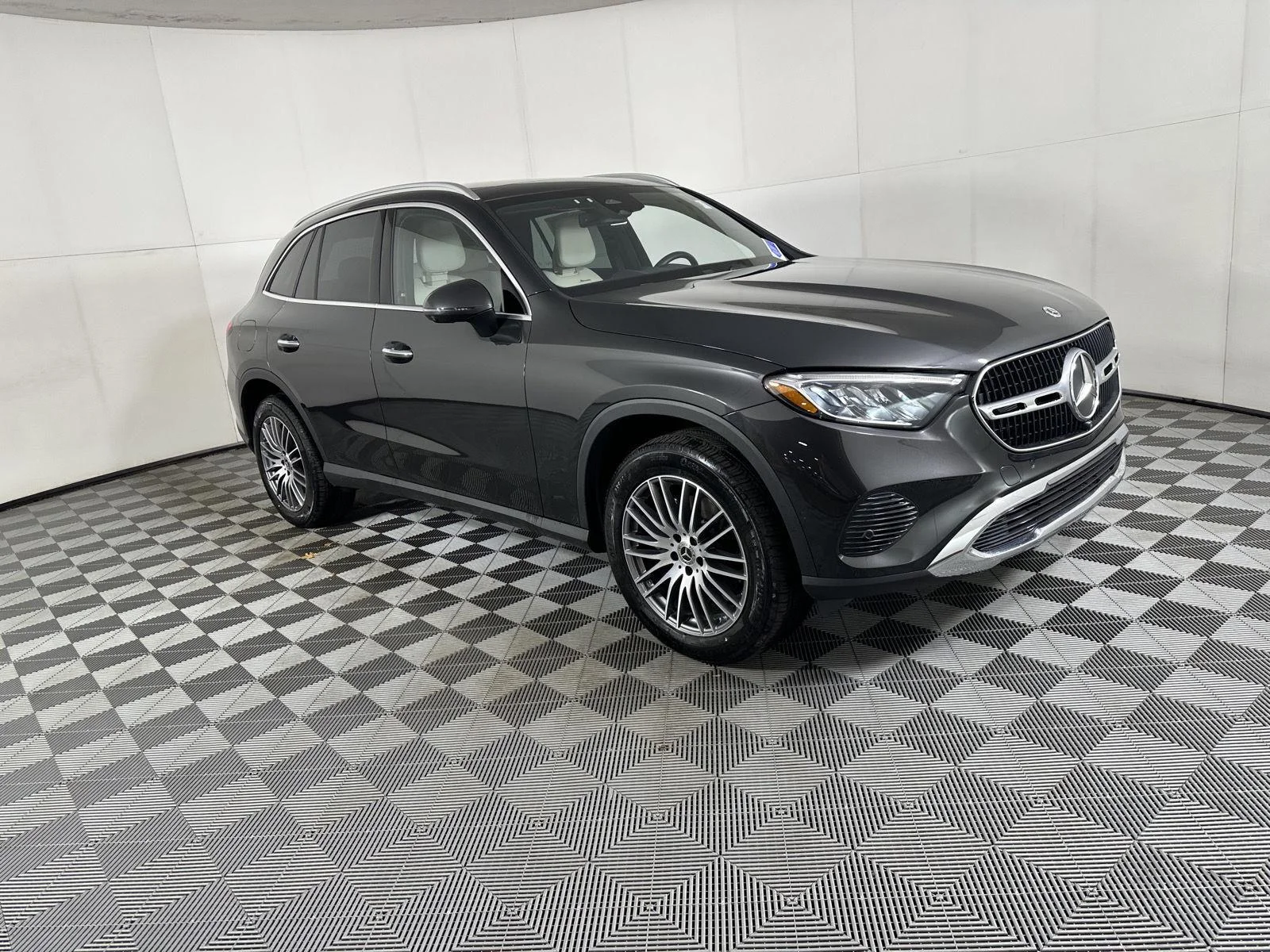Used 2026  Mercedes-Benz GLC 300 image 26