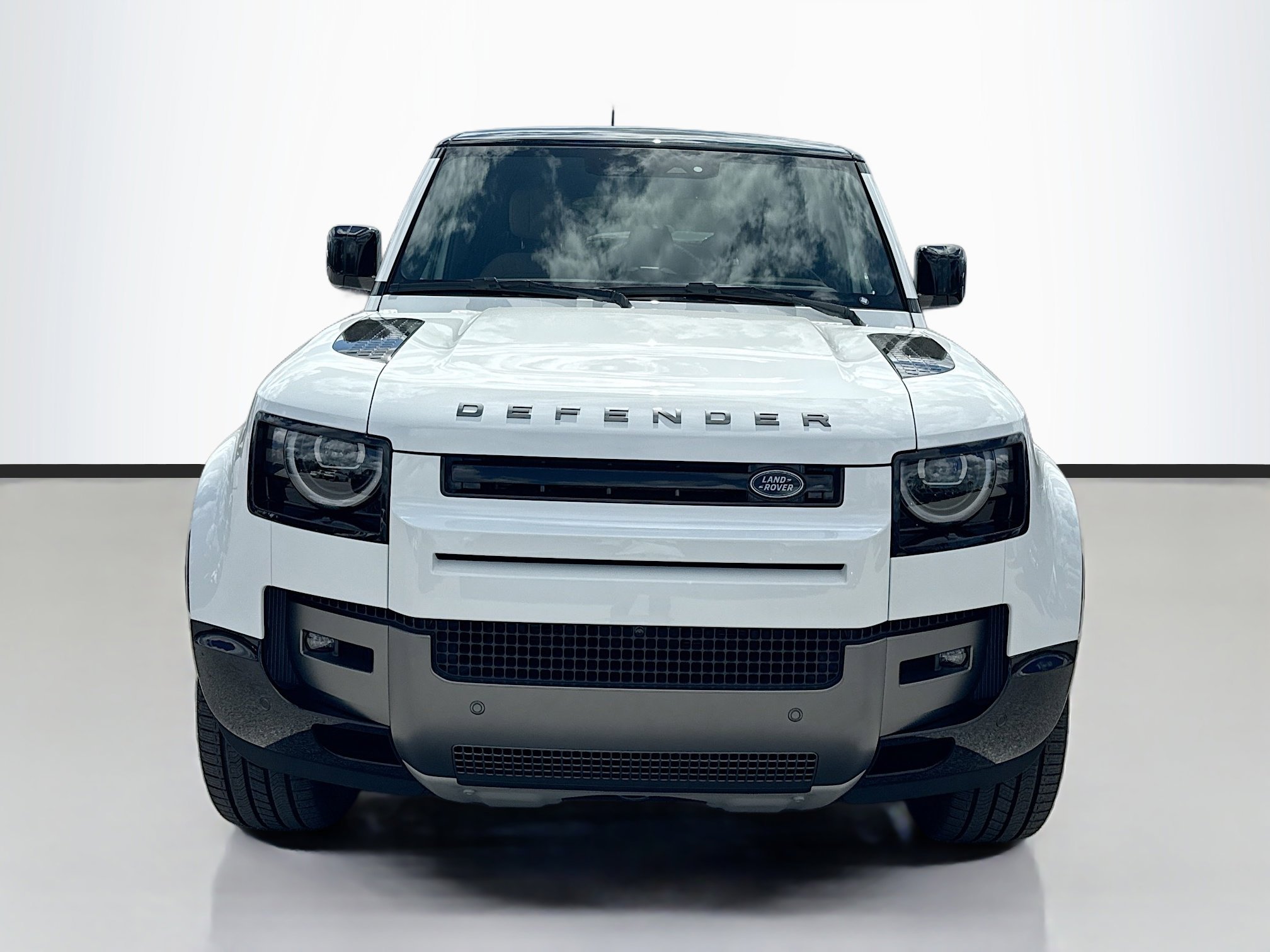 New 2026 Fuji White Land Rover V8 image 8