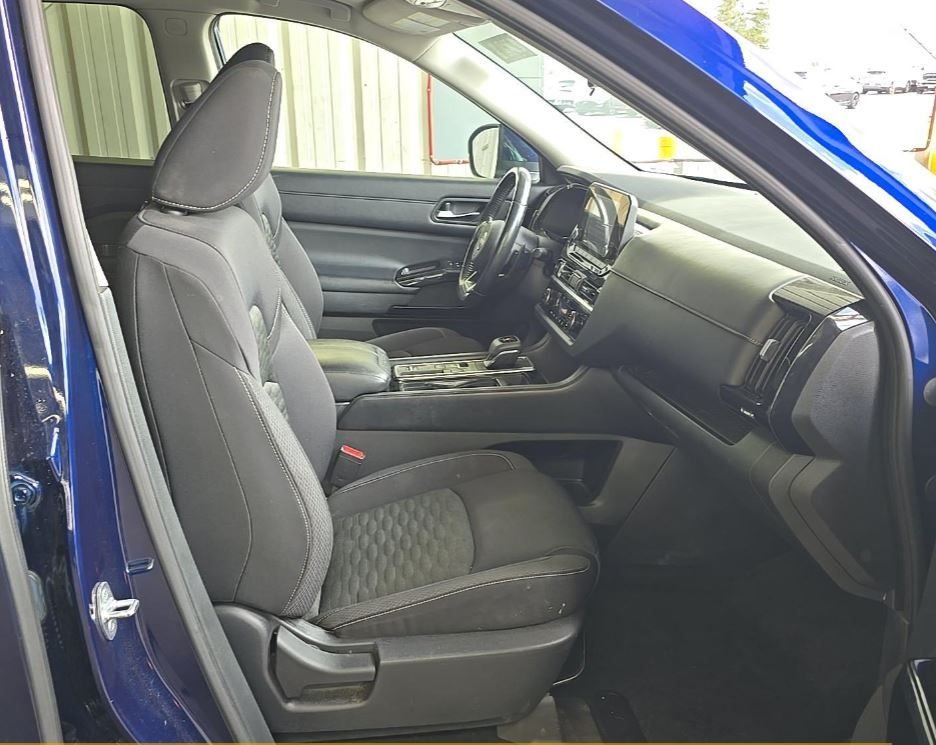 Used 2022 Blue Nissan SV image 6