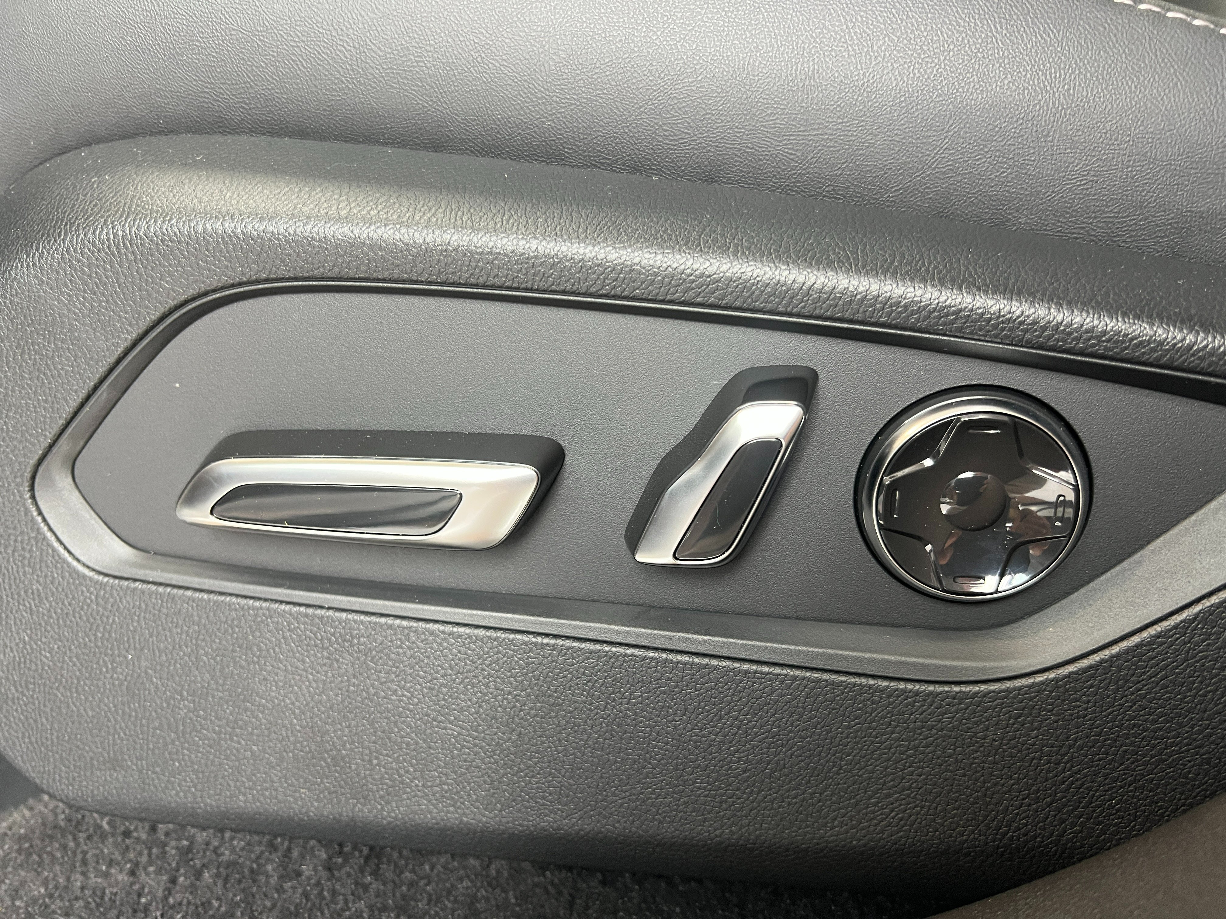 New 2026 Liquid Carbon Metallic Acura w/Technology Package image 15