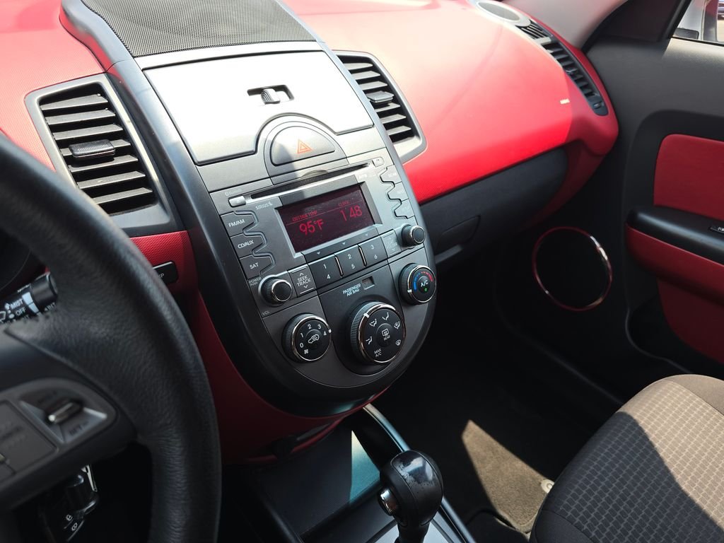Used 2010 Silver Kia Sport image 27