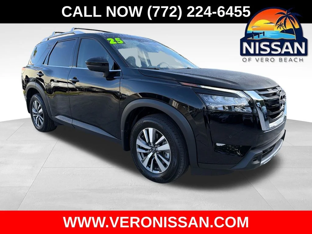 2025 Nissan Pathfinder SL 4WD's photo