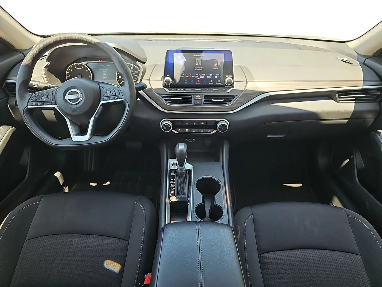 Used 2025 Pearl White Tricoat Nissan 2.5 SV image 8