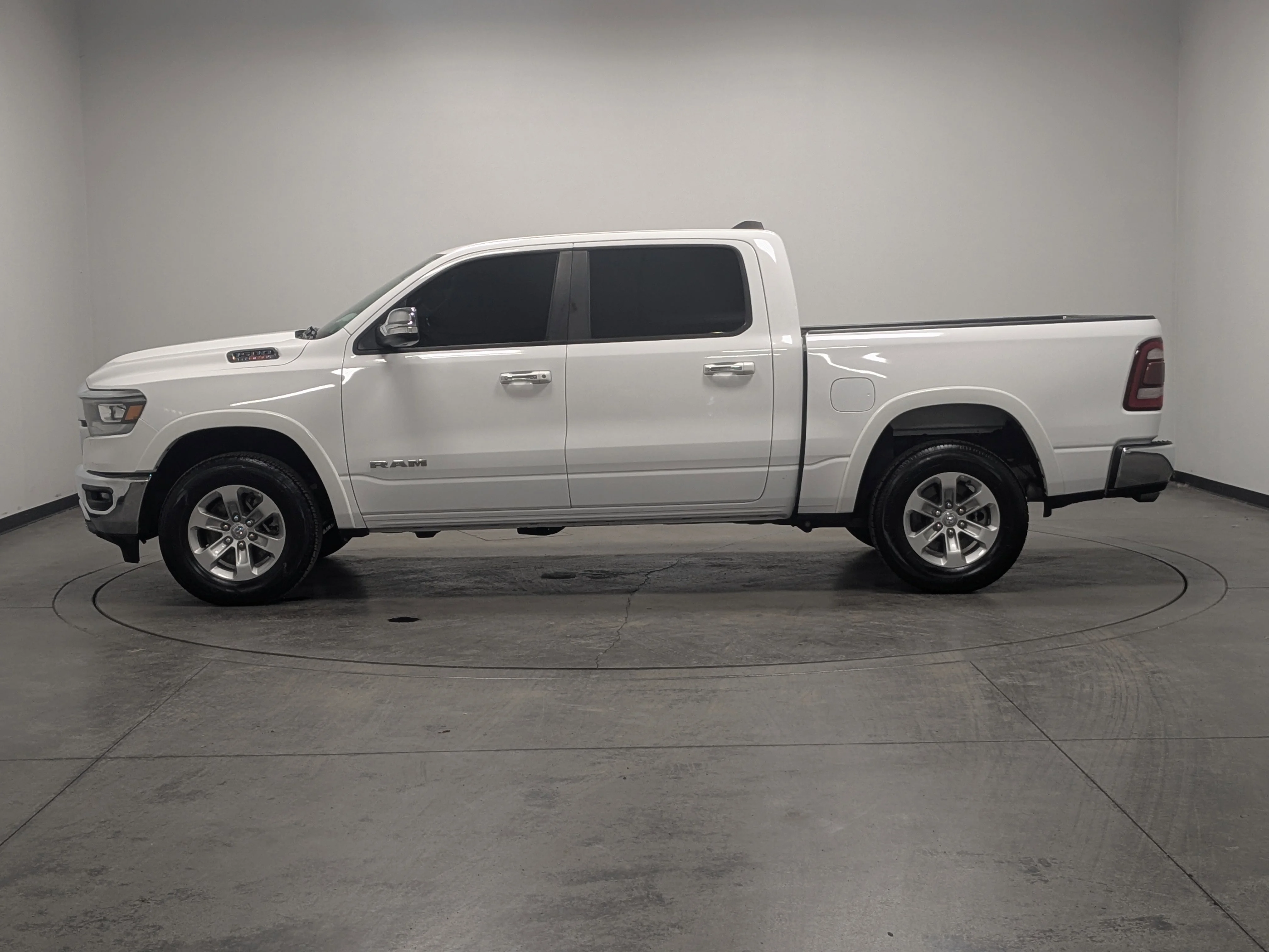 Used 2021 Bright White Clearcoat Ram Laramie image 5