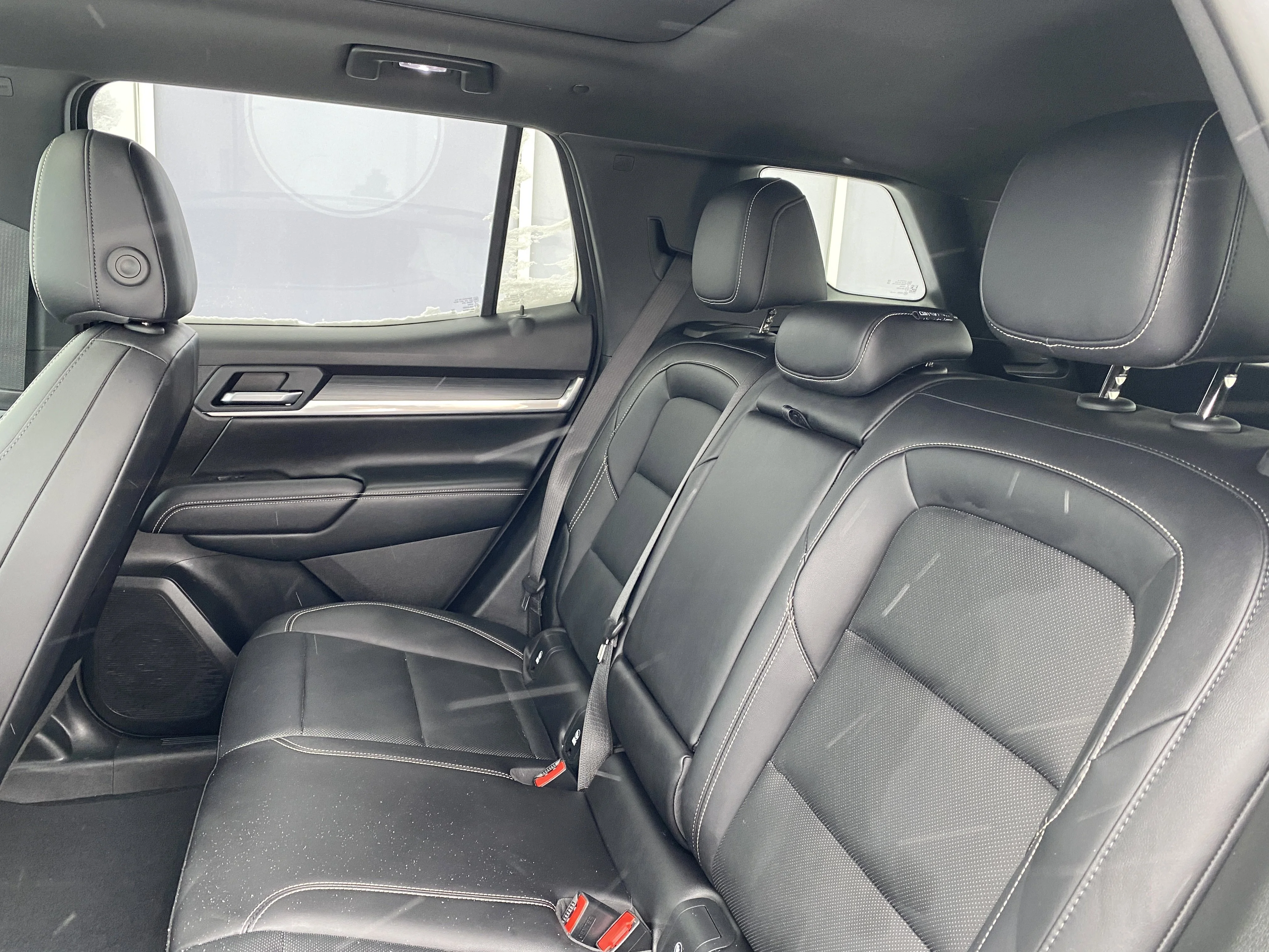 Certified Used 2026 White GMC AWD Elevation * PREMIUM PACKAGE * PANORAMIC SUNROOF * POWER TAILGATE image 19