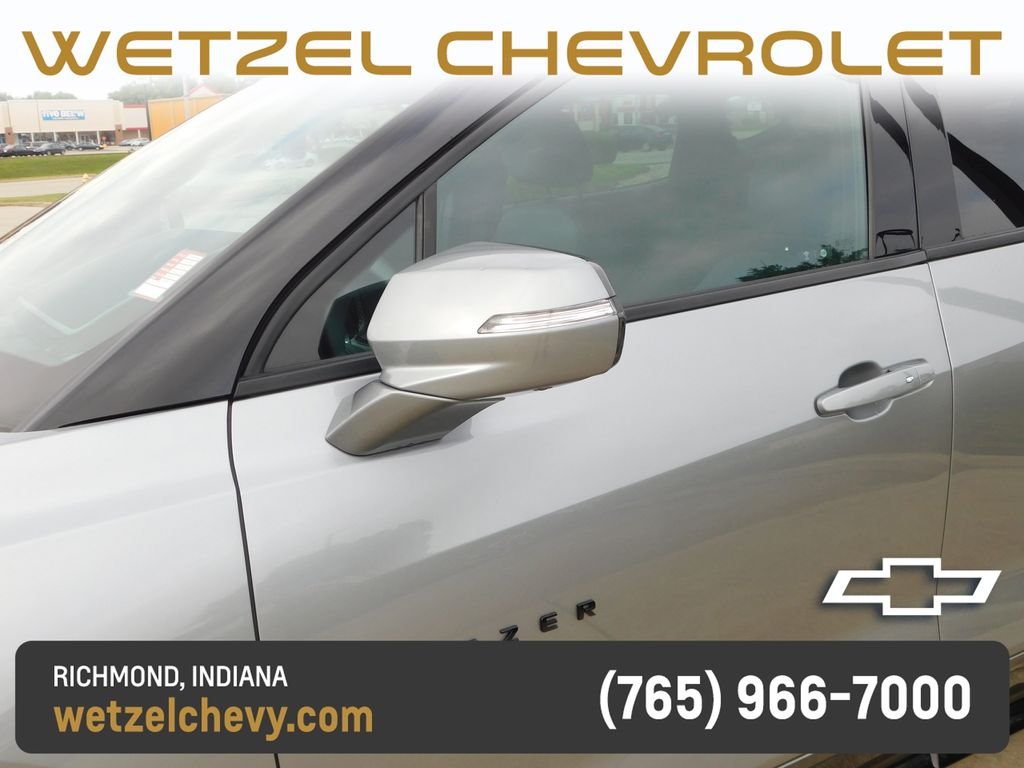 Used 2025 Gray Chevrolet RS image 11