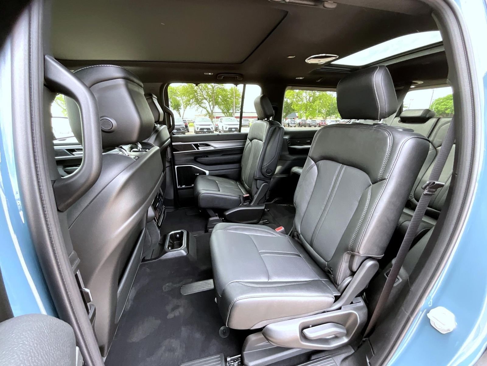 New 2026 Steel Blue Exterior Paint Jeep Limited Reserve image 12