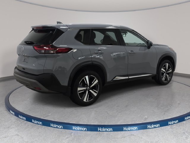 Used 2021 Gray Nissan SL image 6