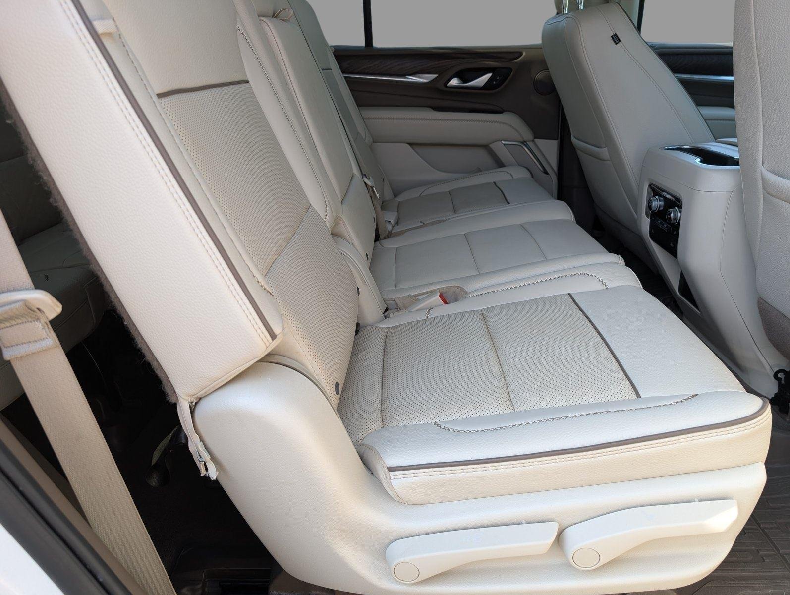 Used 2022 White Frost Tricoat GMC Denali image 39