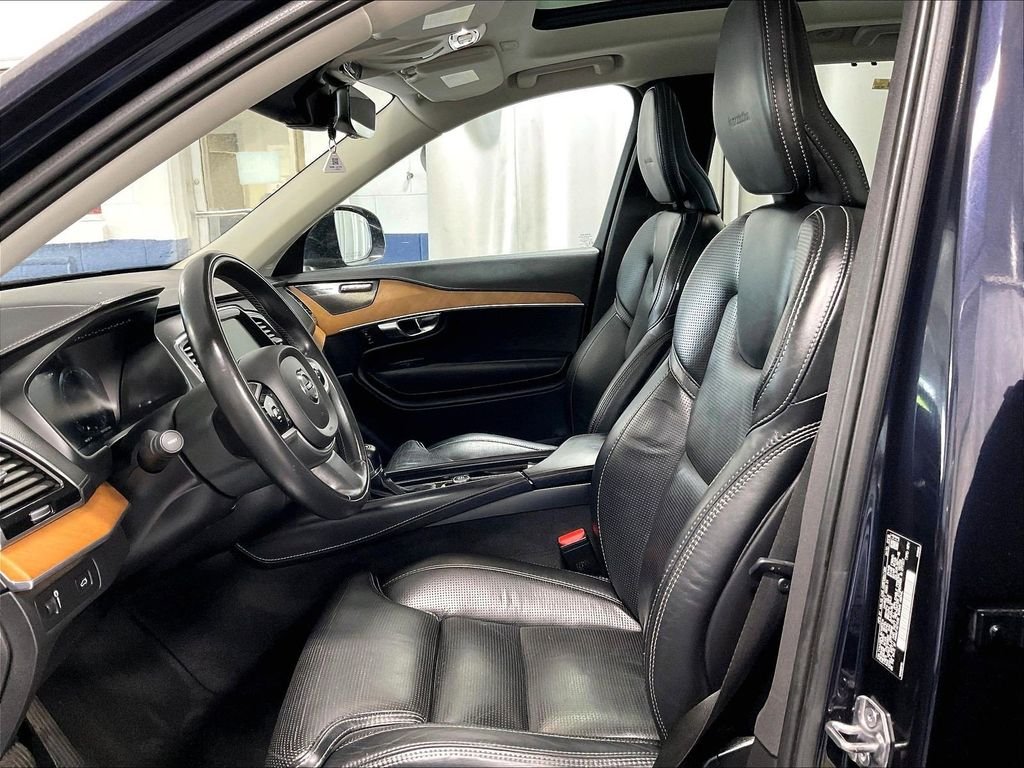 Used 2019 Blue Volvo T6 Inscription image 10