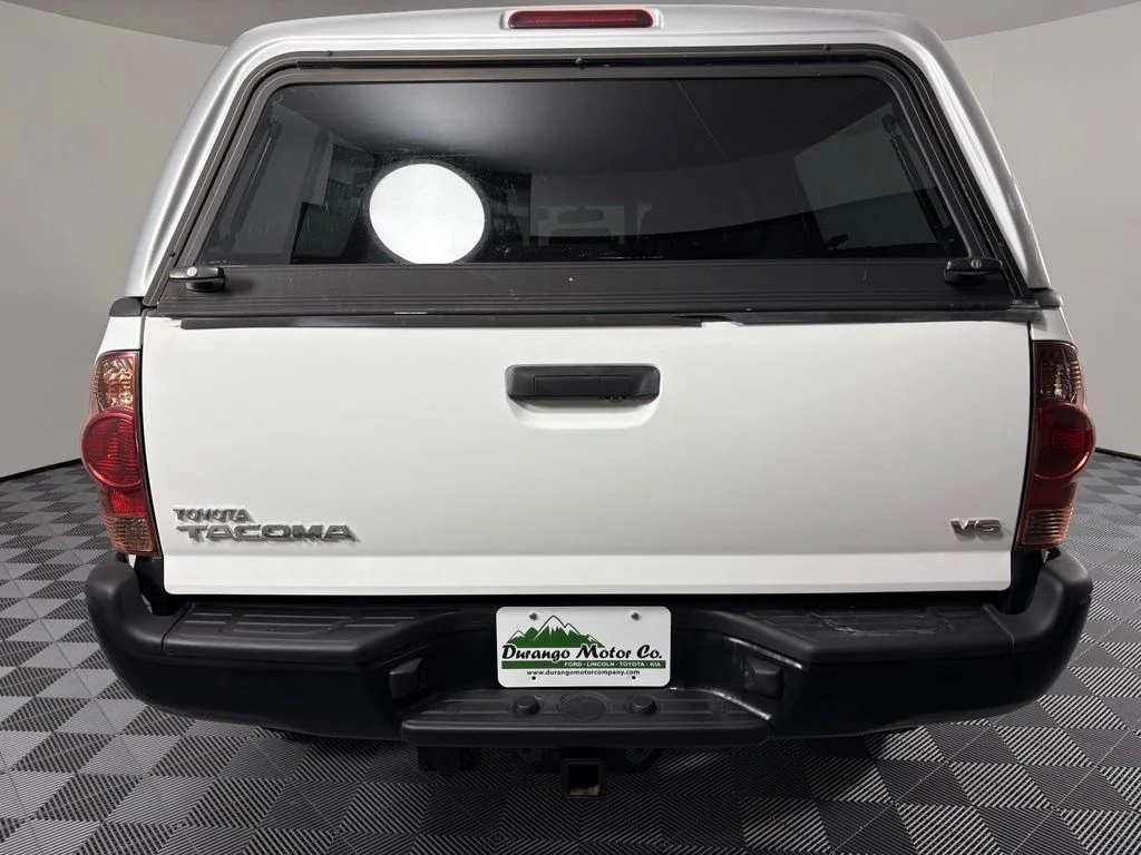 Used 2014 White Toyota Base image 9