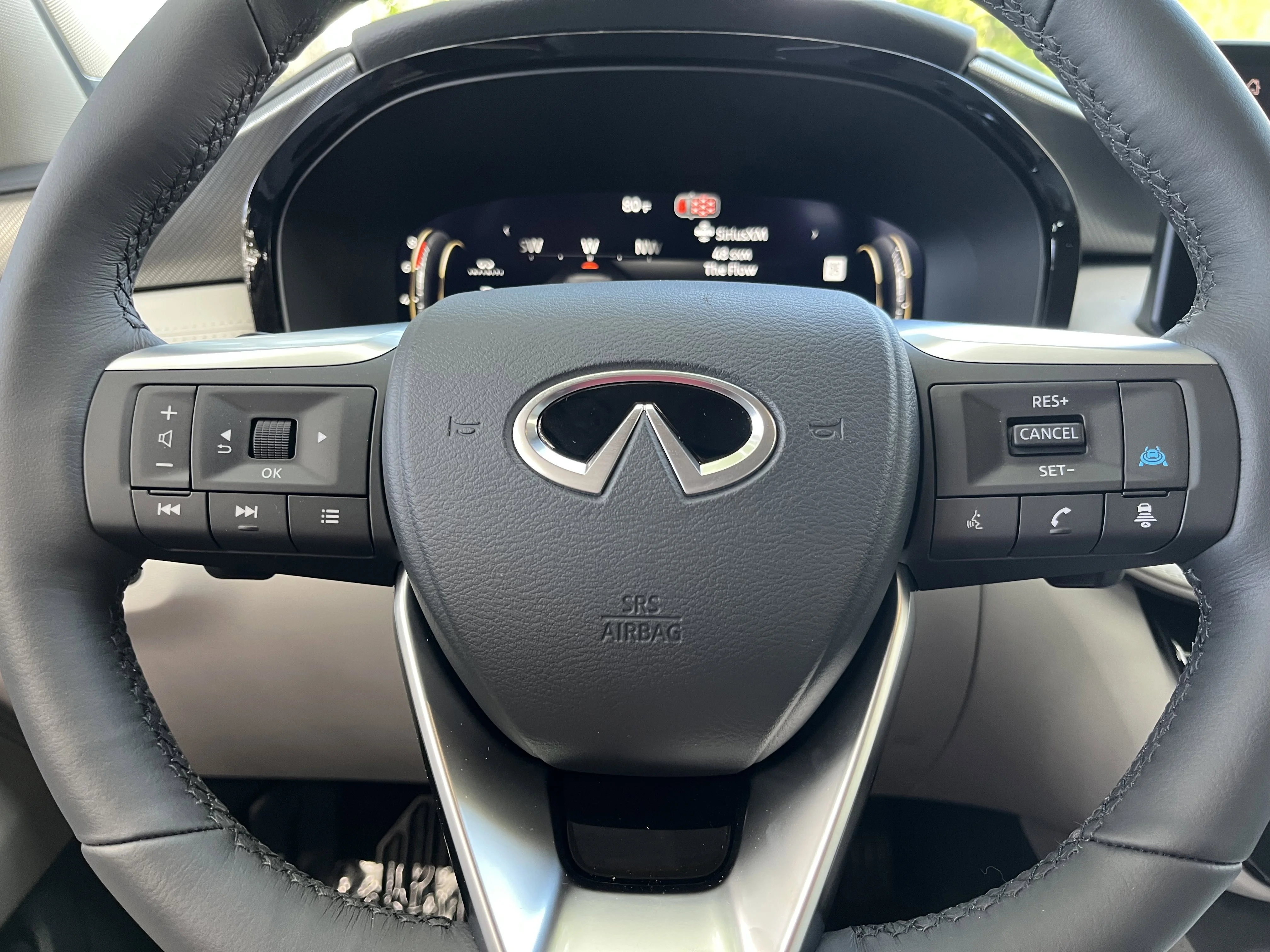 New 2027 Radiant White INFINITI LUXE image 20