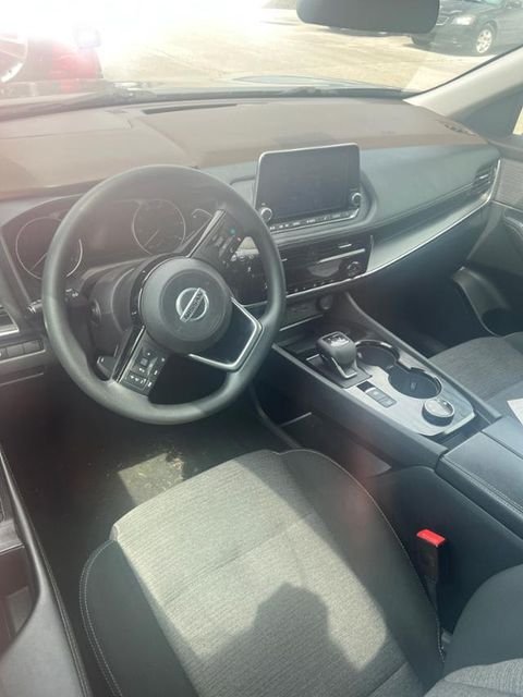Used 2021 Gray Nissan SV image 7
