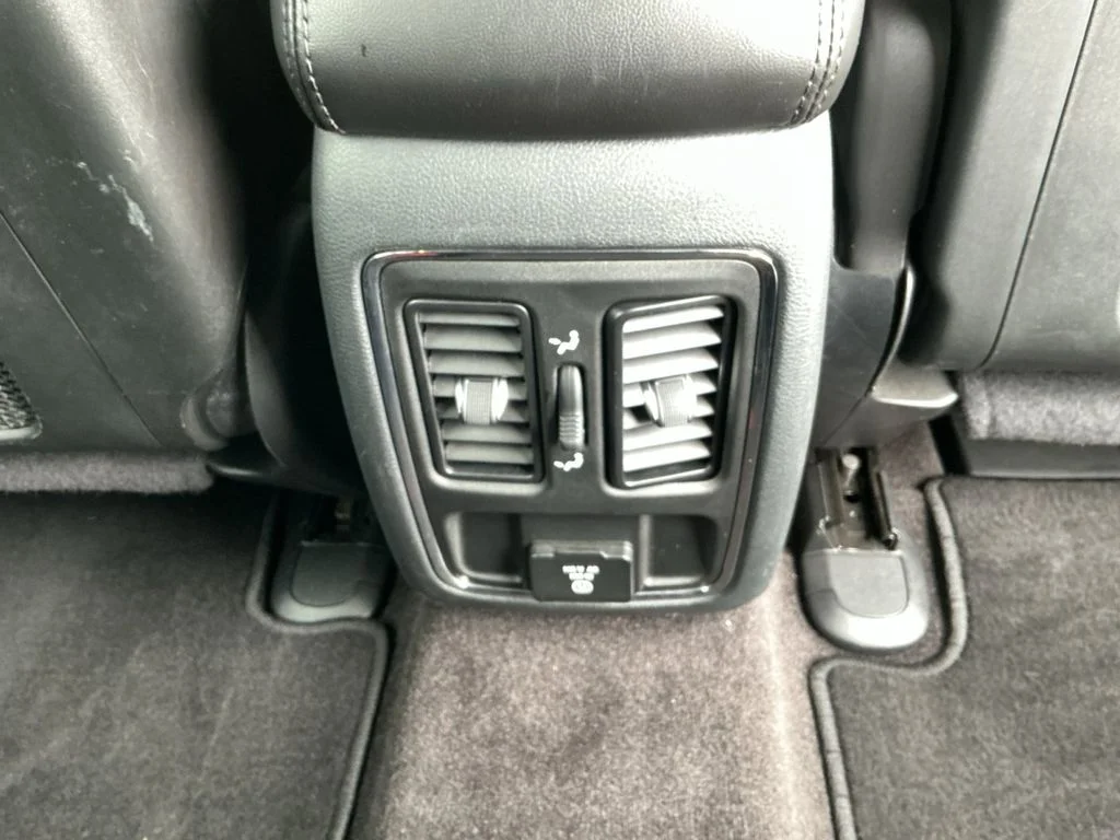 Used 2018 Silver Jeep Altitude image 27