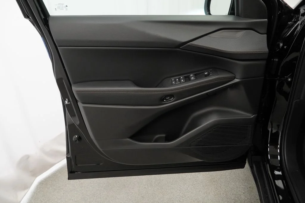 New 2026 Diamond Black Crystal Pearl-Coat Exterior Paint Jeep Limited image 27