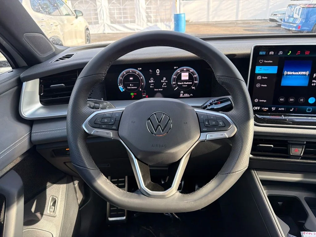 Used 2026 White/off-white Volkswagen SE R-Line Black image 15