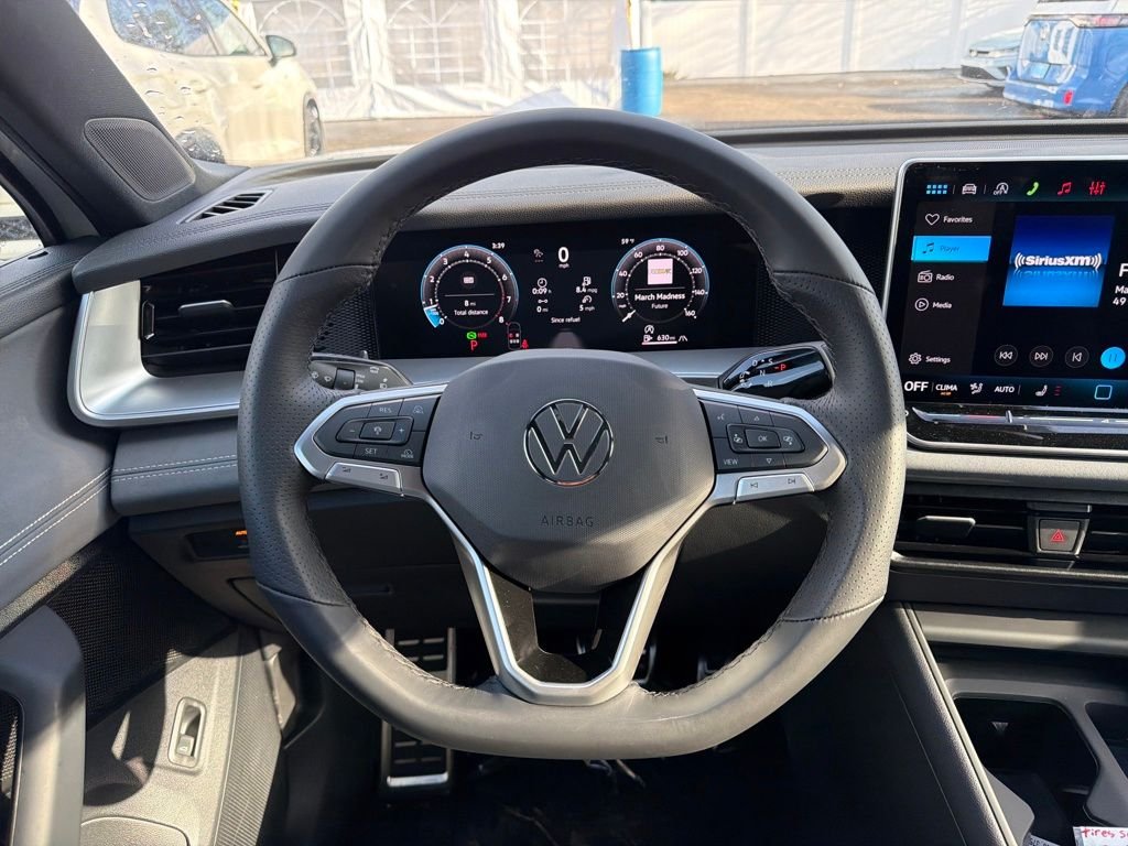 Used 2026 White/off-white Volkswagen SE R-Line Black image 15