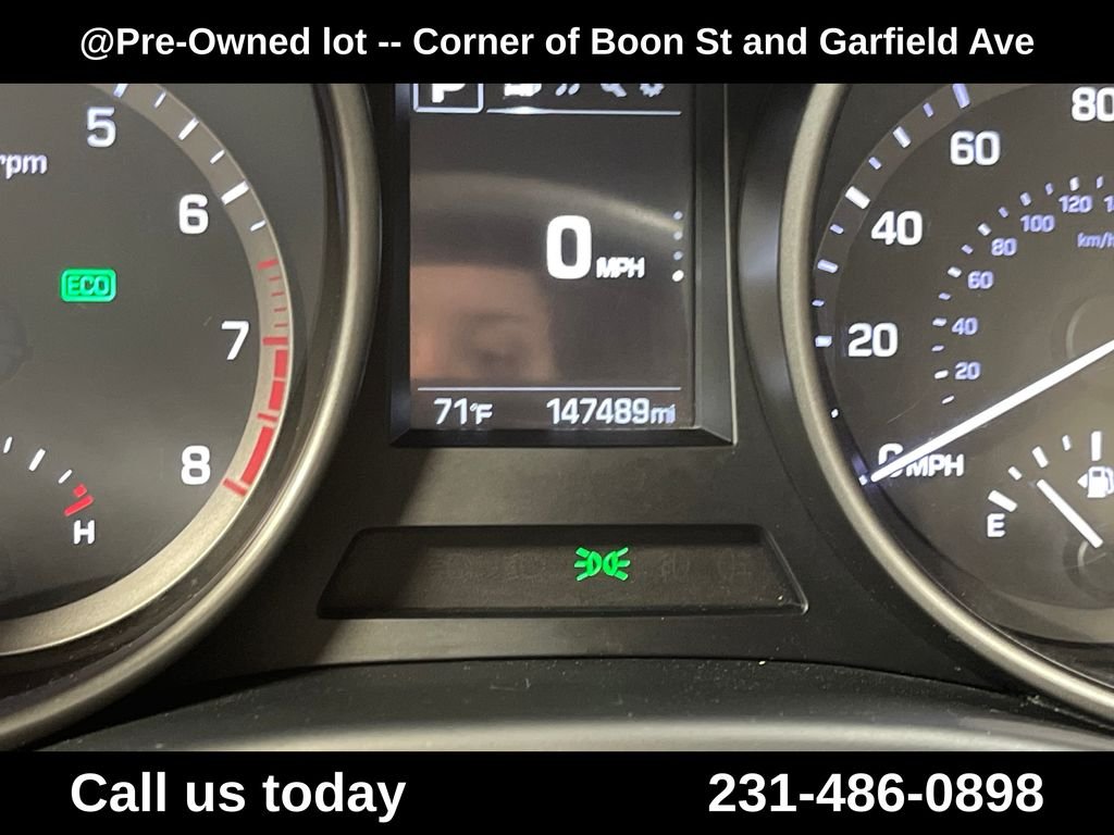 Used 2018 Black Hyundai SE image 23