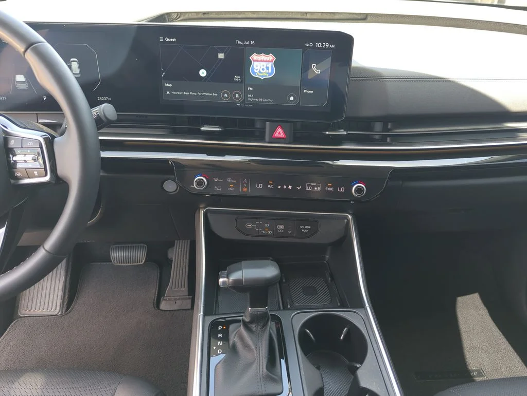 Used 2025 White Kia SX Prestige image 25