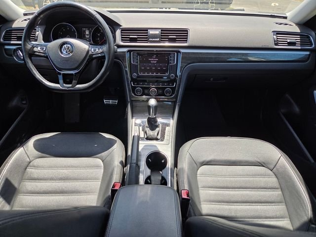 Used 2018 Silver Volkswagen 2.0T SEL Premium image 16