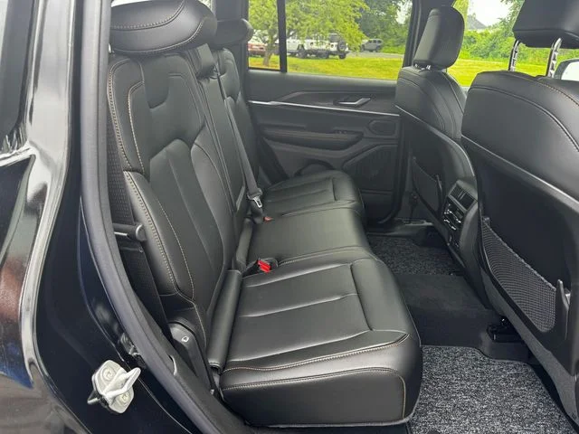 New 2026 Diamond Black Crystal Pearl-Coat Exterior Paint Jeep 85th Anniversary Edition image 16