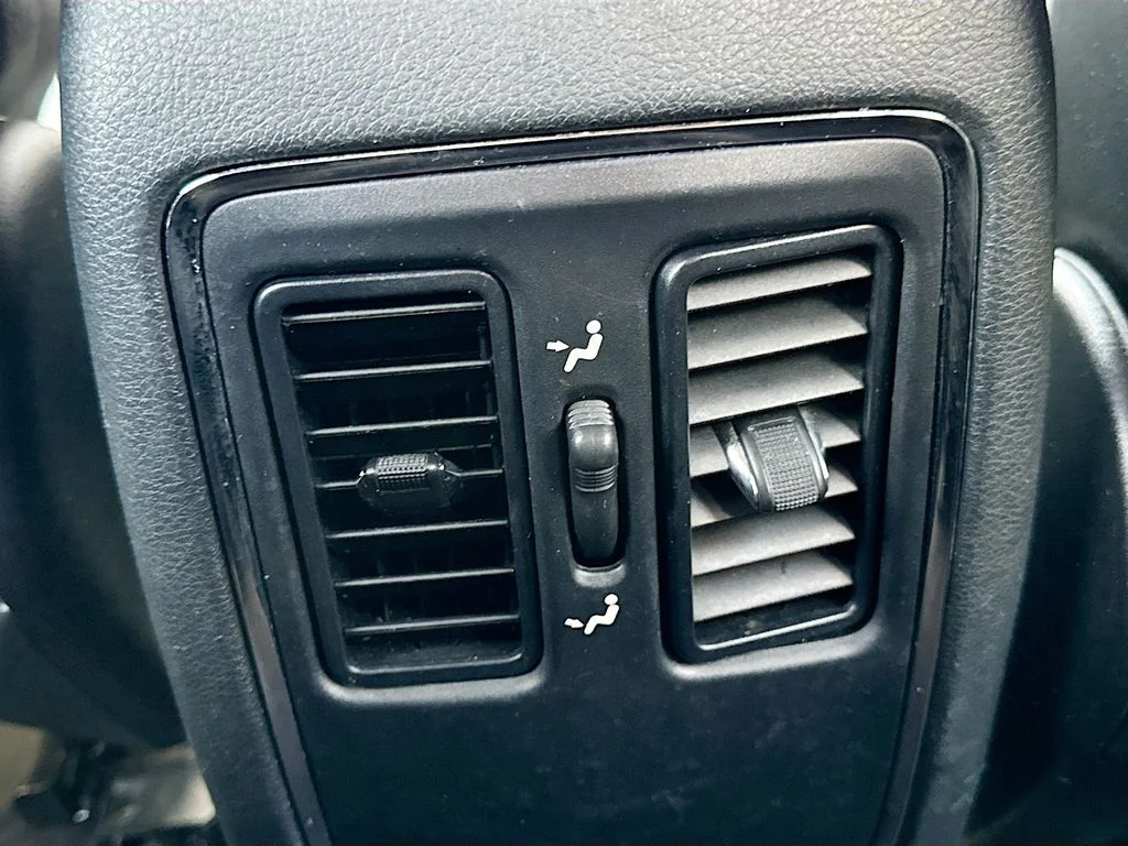 Used 2018 White Jeep Laredo E image 27