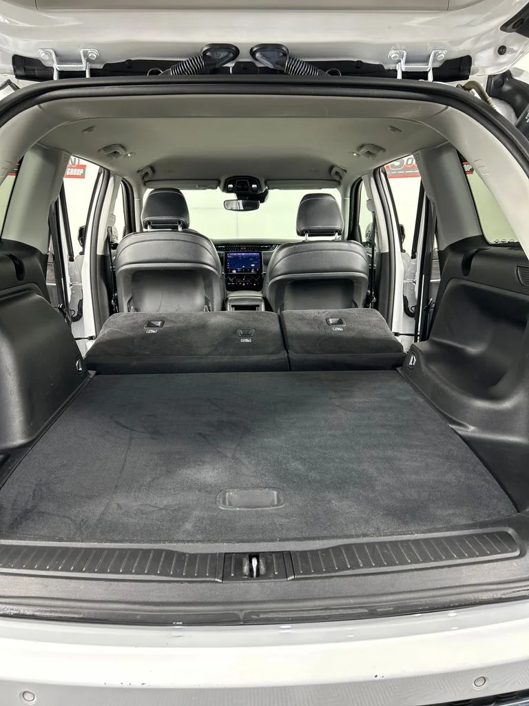 Used 2023 White/off-white Jeep Limited image 20