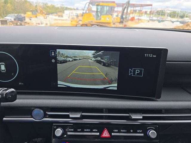 Used 2025 White Hyundai SEL Convenience image 17