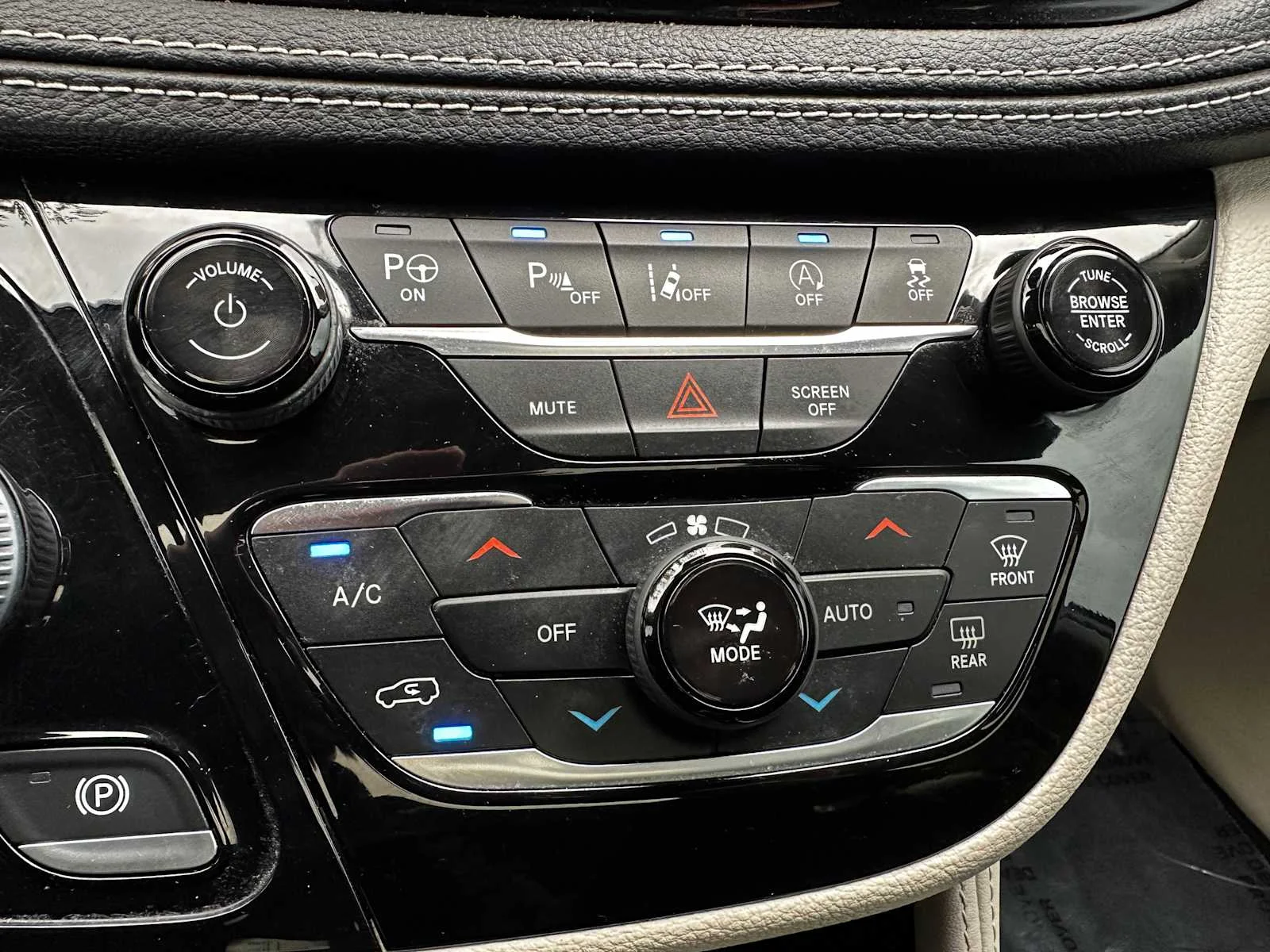 2022 Chrysler Pacifica Limited - Photo 14