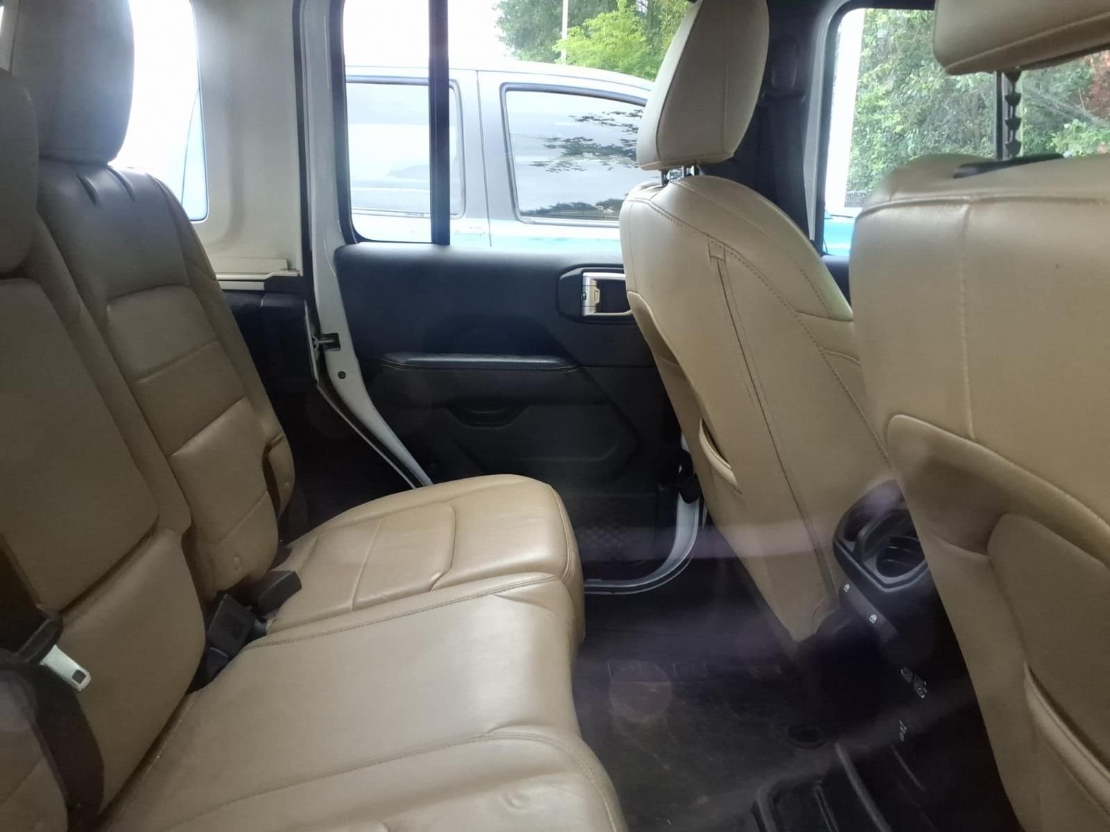 Used 2018 Bright White Clearcoat Jeep Unlimited Sahara image 10