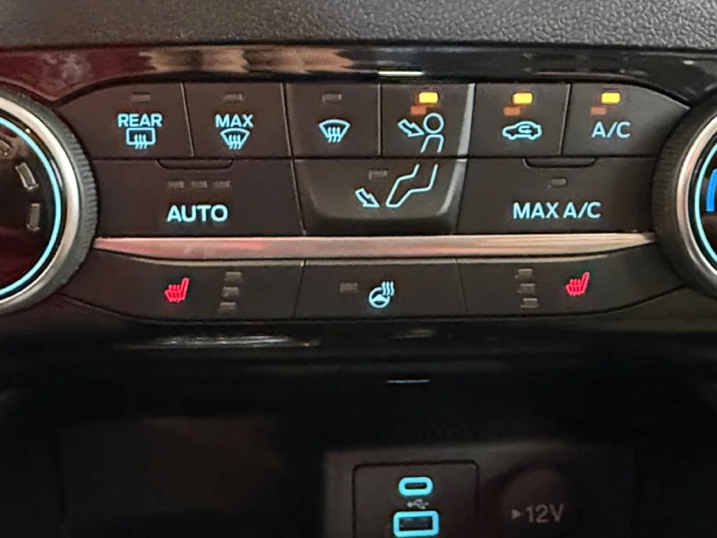 Used 2022 Gray Ford SE image 24