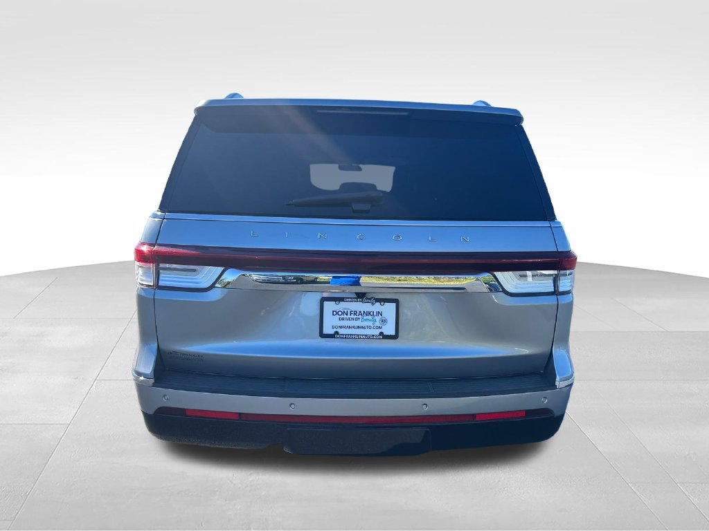 Used 2022 Silver Lincoln Reserve image 4