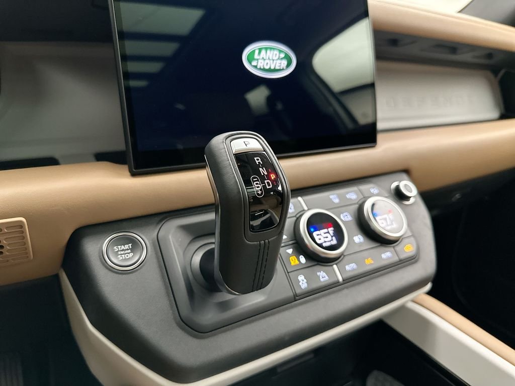 Used 2025 Pangea Green Metallic Land Rover S image 24