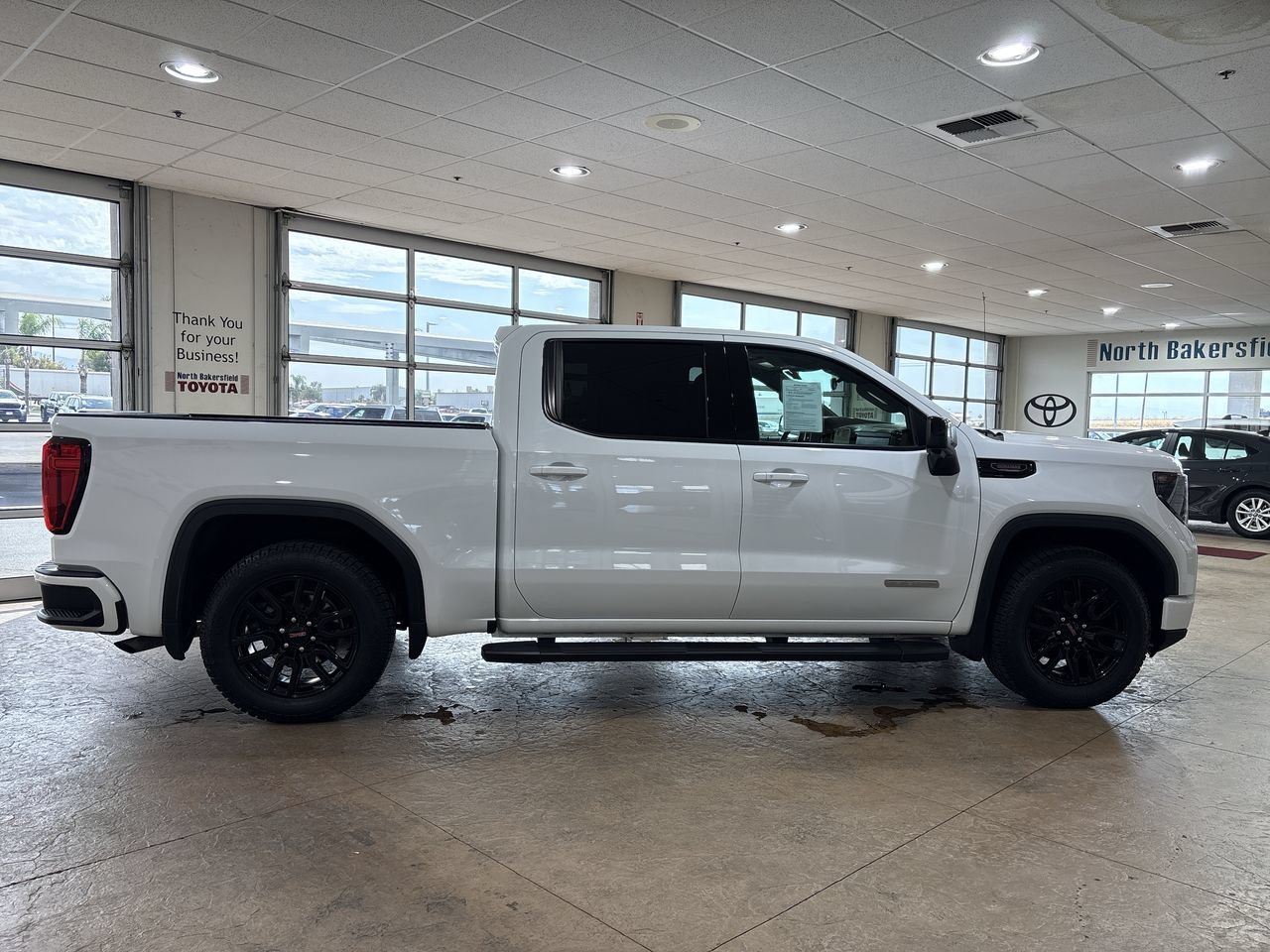 Used 2024 Summit White GMC Elevation image 3