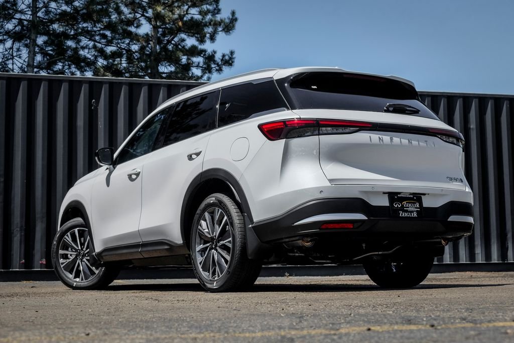 New 2027 Radiant White INFINITI LUXE image 2