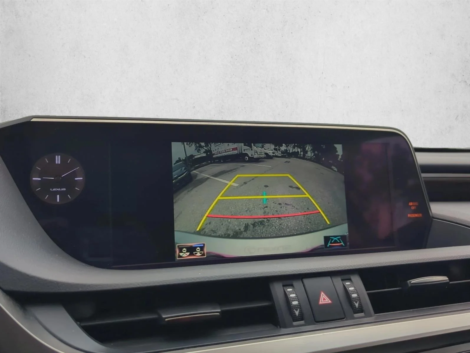 Used 2019 Atomic Silver Lexus ES 300h Luxury image 20