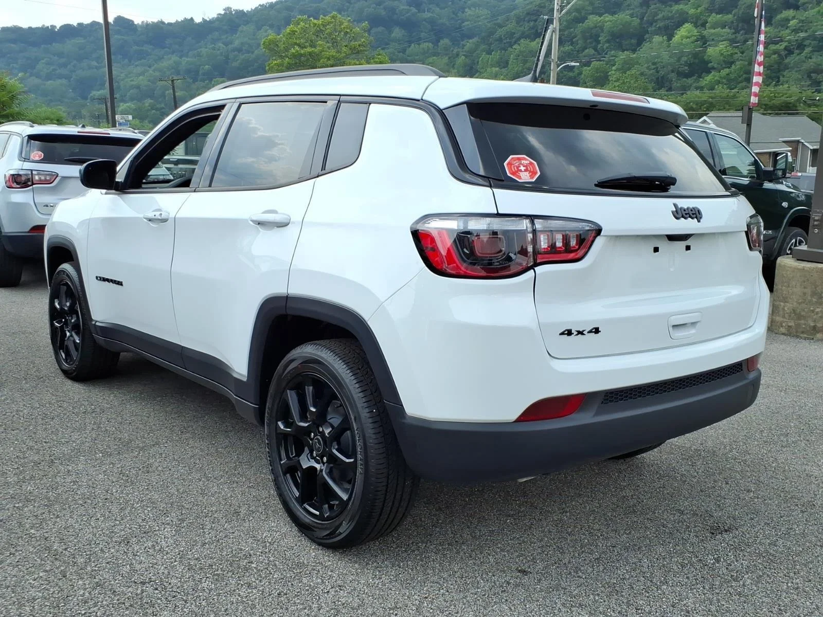 New 2026 Bright White Clearcoat Jeep Latitude Altitude image 3