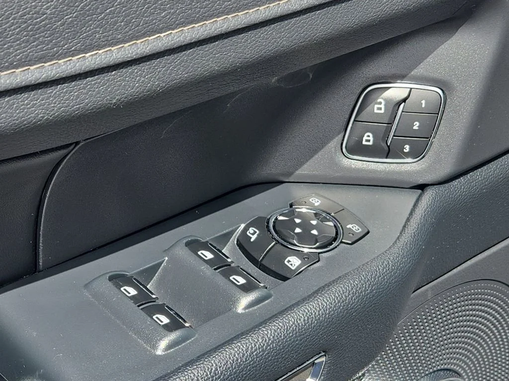 Used 2024 Black Ford XLT image 26