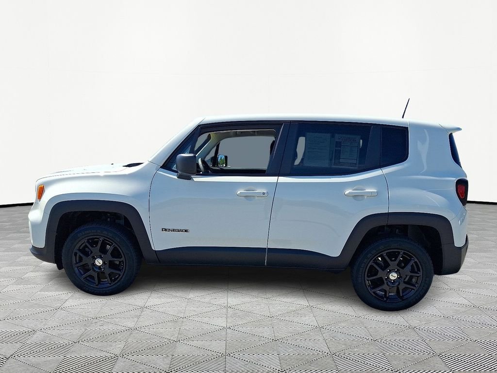 Used 2023 White Jeep Latitude image 4