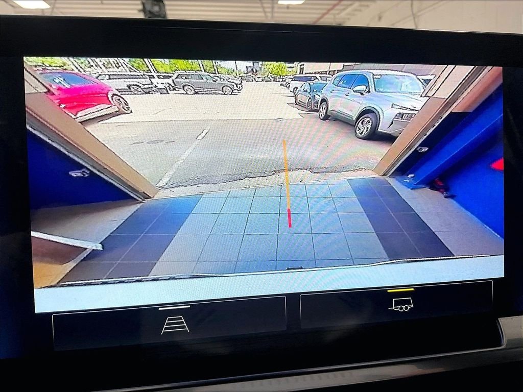 Used 2022 White Chevrolet RST image 19