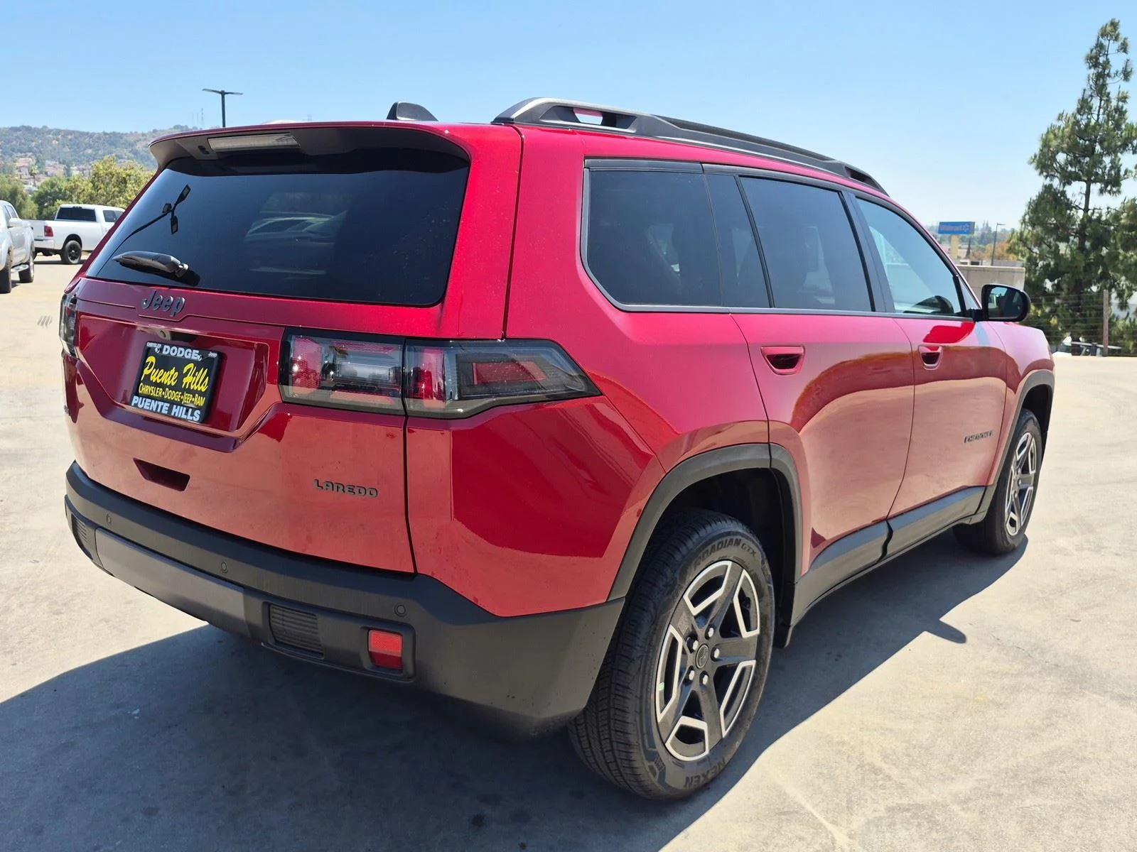 New 2026 Red Hot Pearl-Coat Exterior Paint Jeep Laredo image 6
