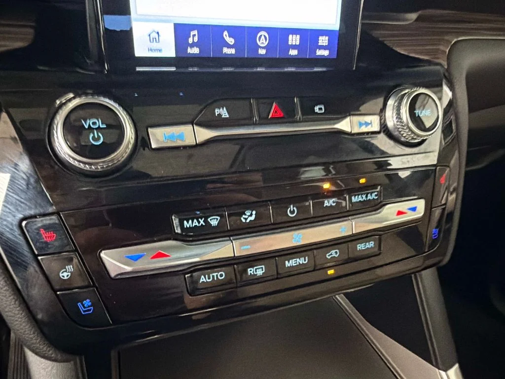 Used 2023 White Ford Limited image 26