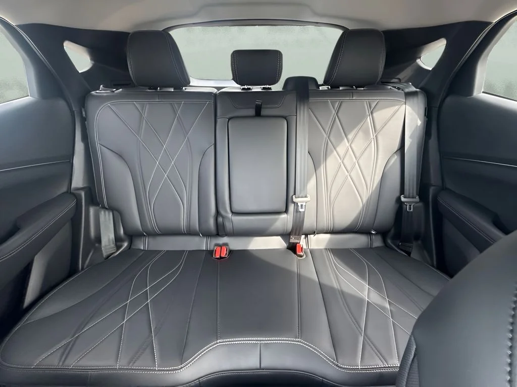 Used 2025 Beige Ford Select image 6