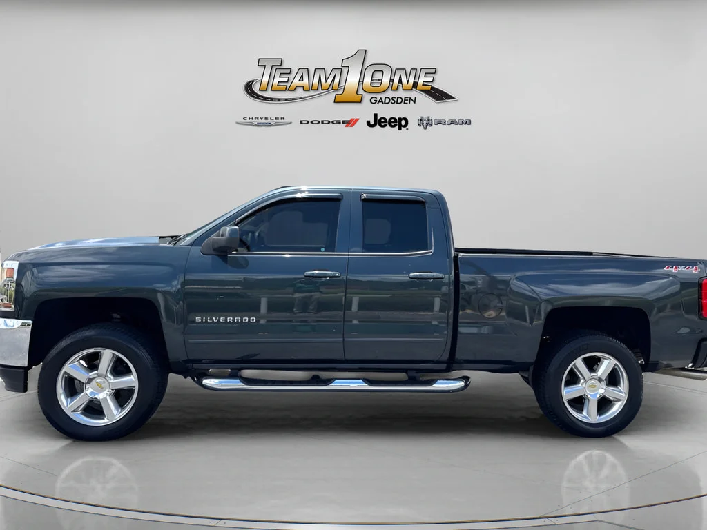 Used 2017 Graphite Metallic Chevrolet LT image 6