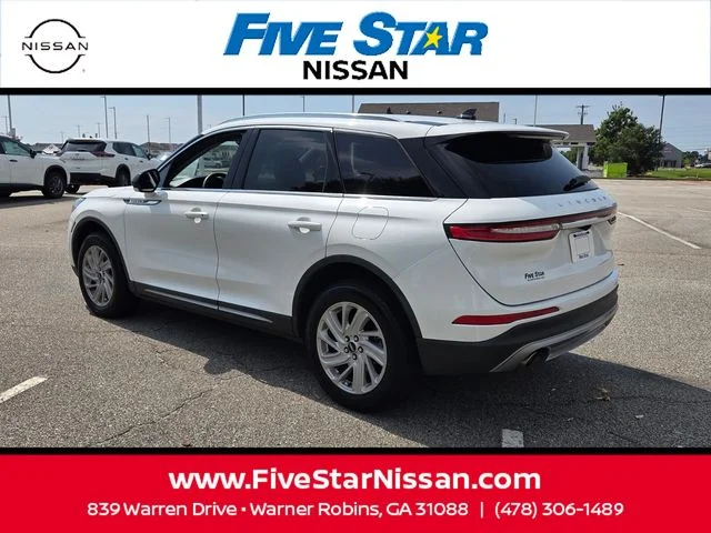 Used 2022 White Lincoln Standard image 9