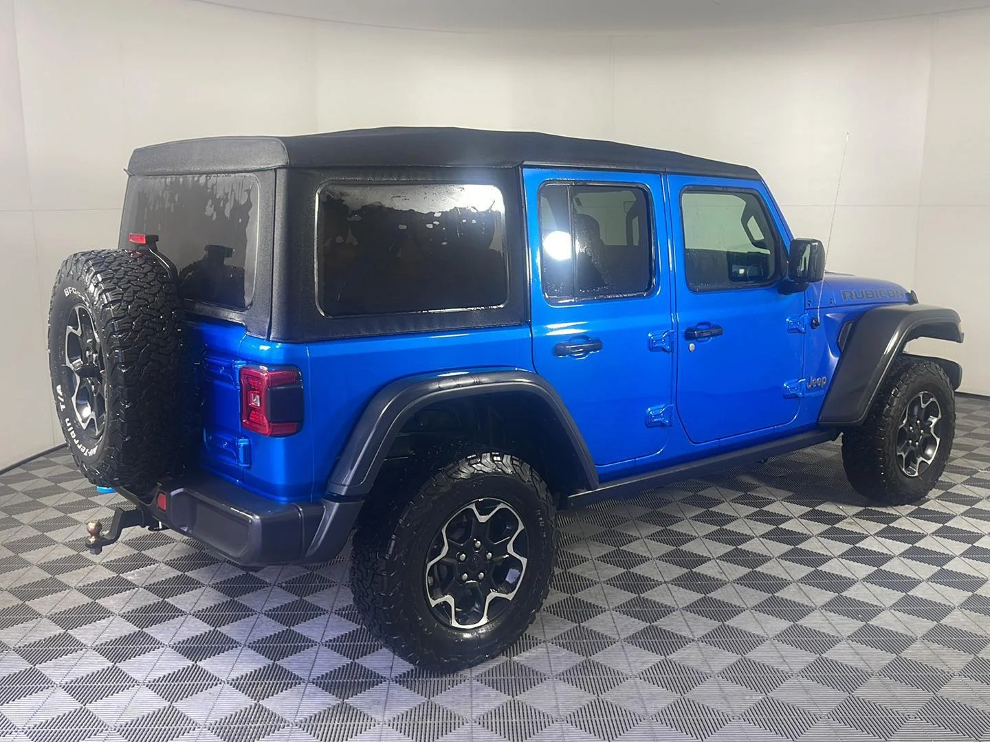 Used 2021 Hydro Blue Pearlcoat Jeep Unlimited Rubicon image 6