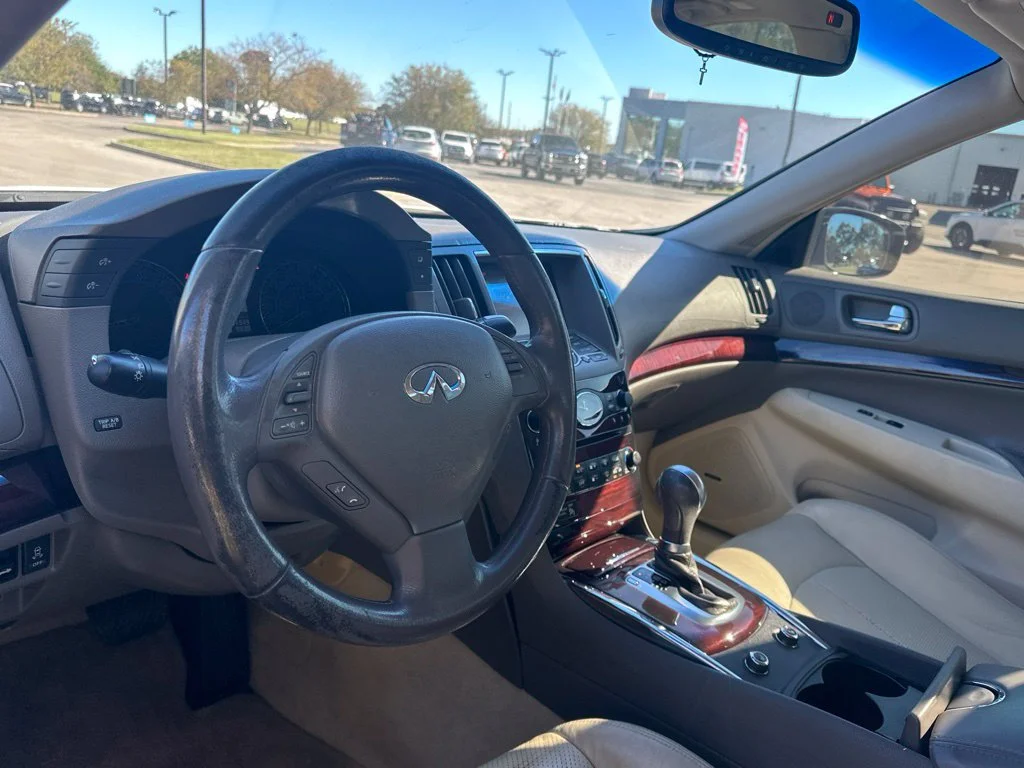 Used 2010 Moonlight White INFINITI Journey image 13