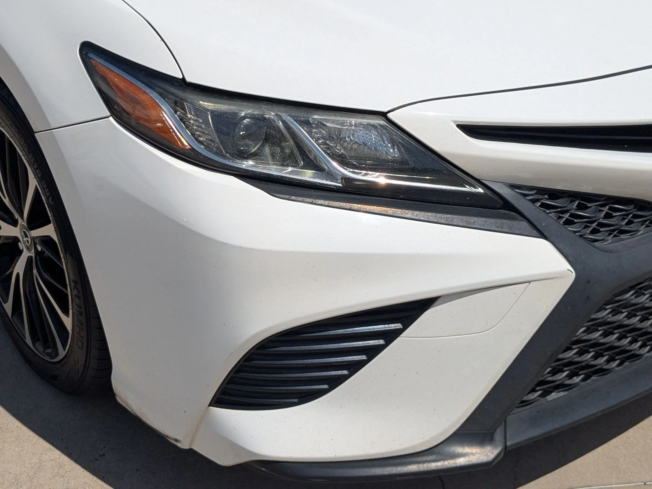Used 2018 Super White Toyota SE image 10